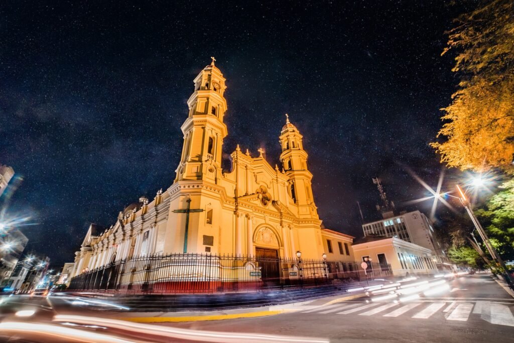 Iglesia de Piura https://pixabay.com/es/photos/iglesia-catedral-piura-6205568/